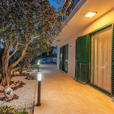 Semesterbostad Kuca Za Odmor La Lu *